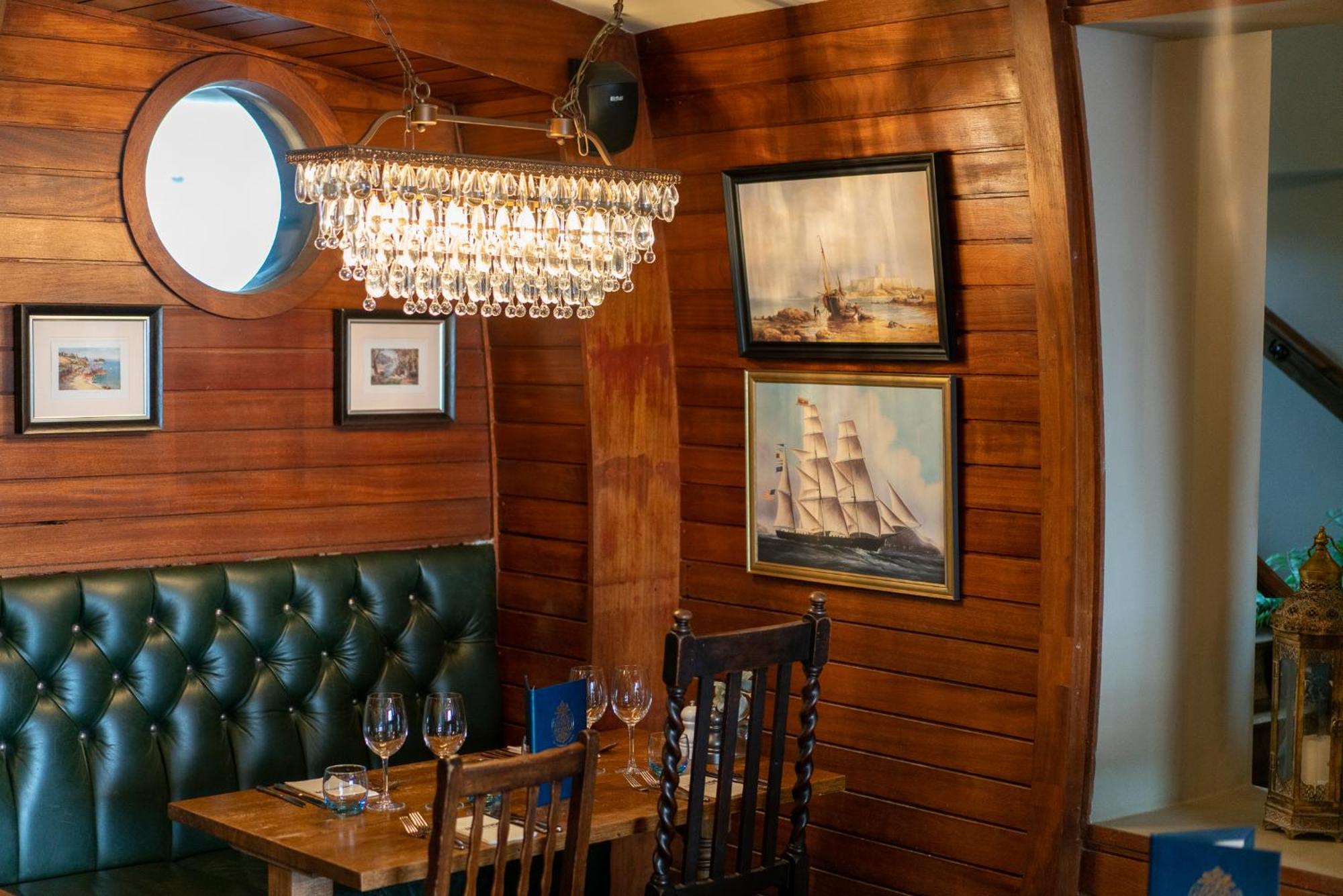 Old Court House Inn Ст. Обин Экстерьер фото