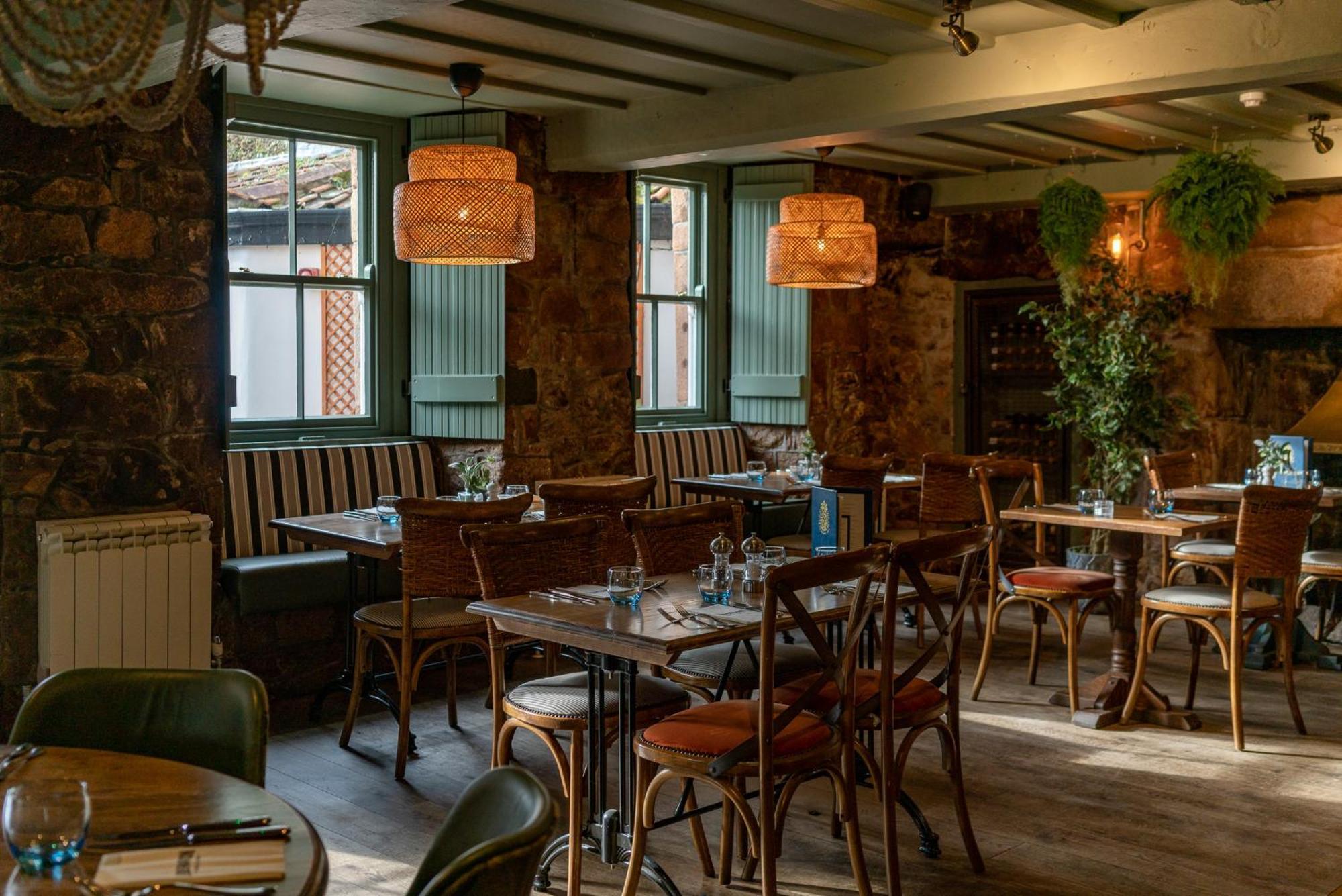 Old Court House Inn Ст. Обин Экстерьер фото